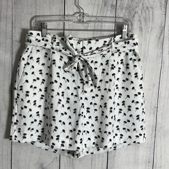 NEW Ann Taylor The Tie Waist Mid Rise Palm Tree Print Shorts Size 6 - Picture 1 of 8
